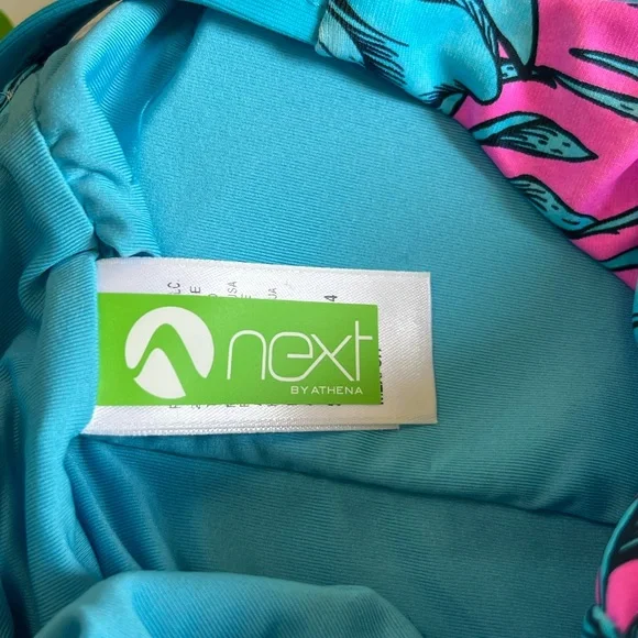 🆕 Next by Athena Scoop Neck Crop in Luau Pattern - Picture 4 of 5